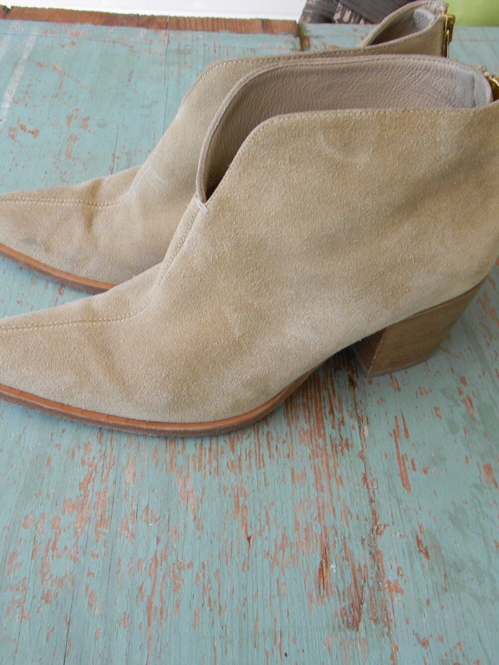 VINCE MADE IN ITALY TAN SUEDE BLOCK HEEL ANKLE BOOTS BOOTIES SZ 8.5M